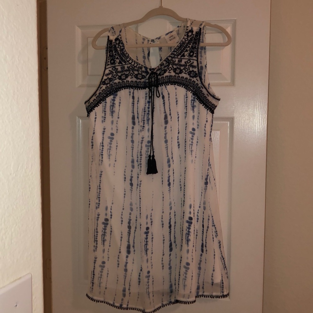know rose blue and white dress